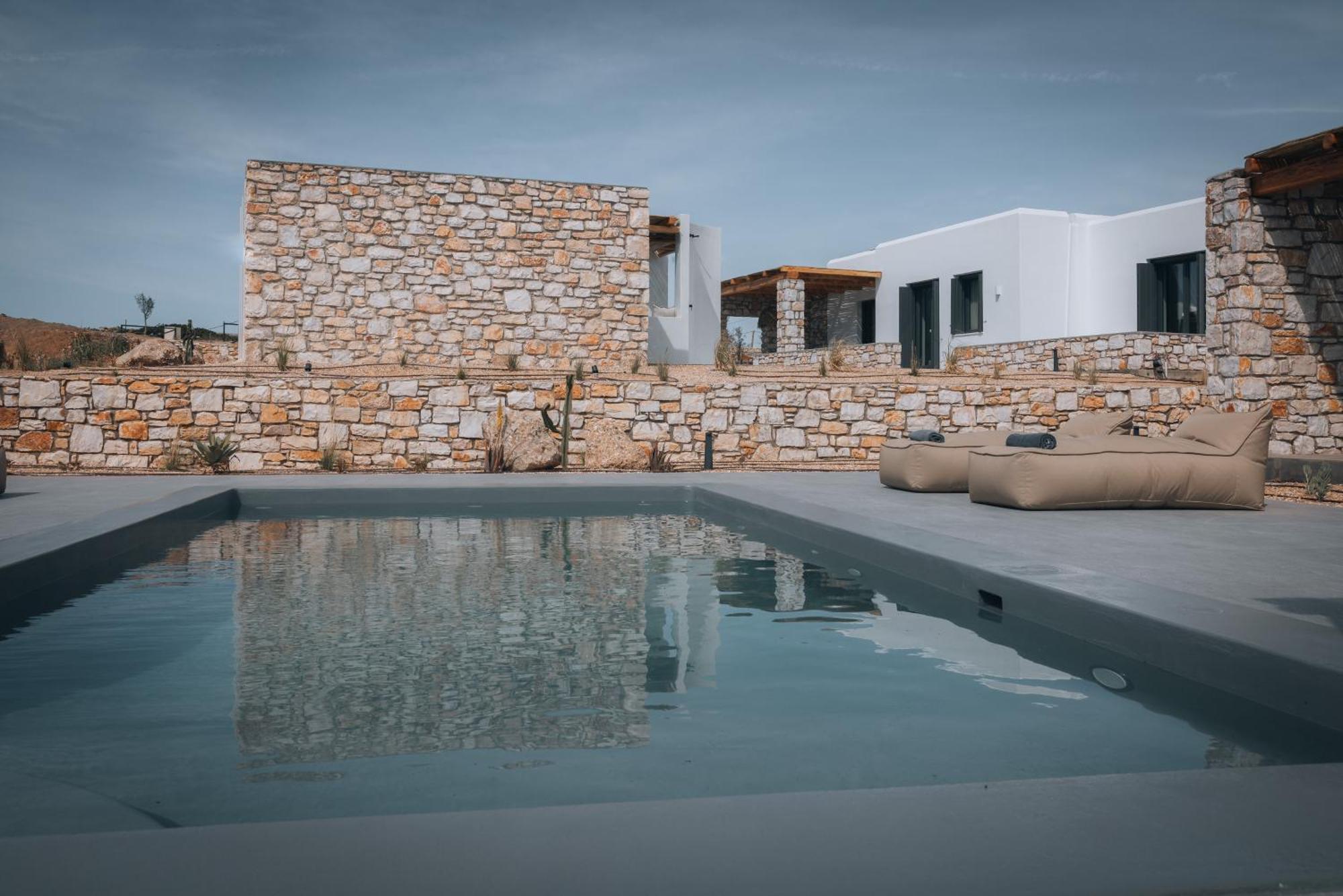 Kosmitis Suites & Villas Науса Стая снимка